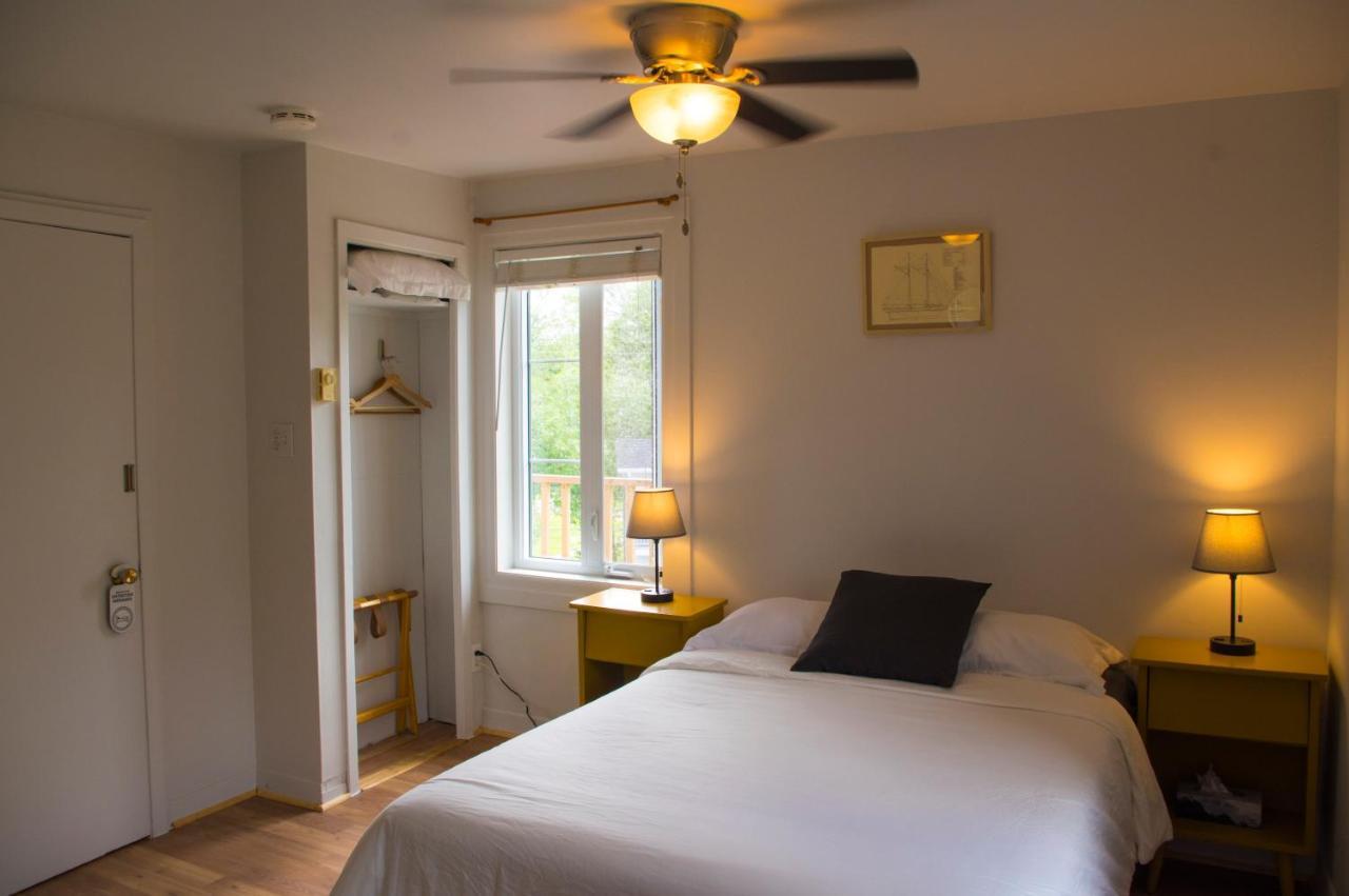 Auberge De La Rive De Charlevoix - Auberge De Jeunesse Familiale Pour Voyageurs De Tous Ages Saint-Joseph-de-la-Rive المظهر الخارجي الصورة