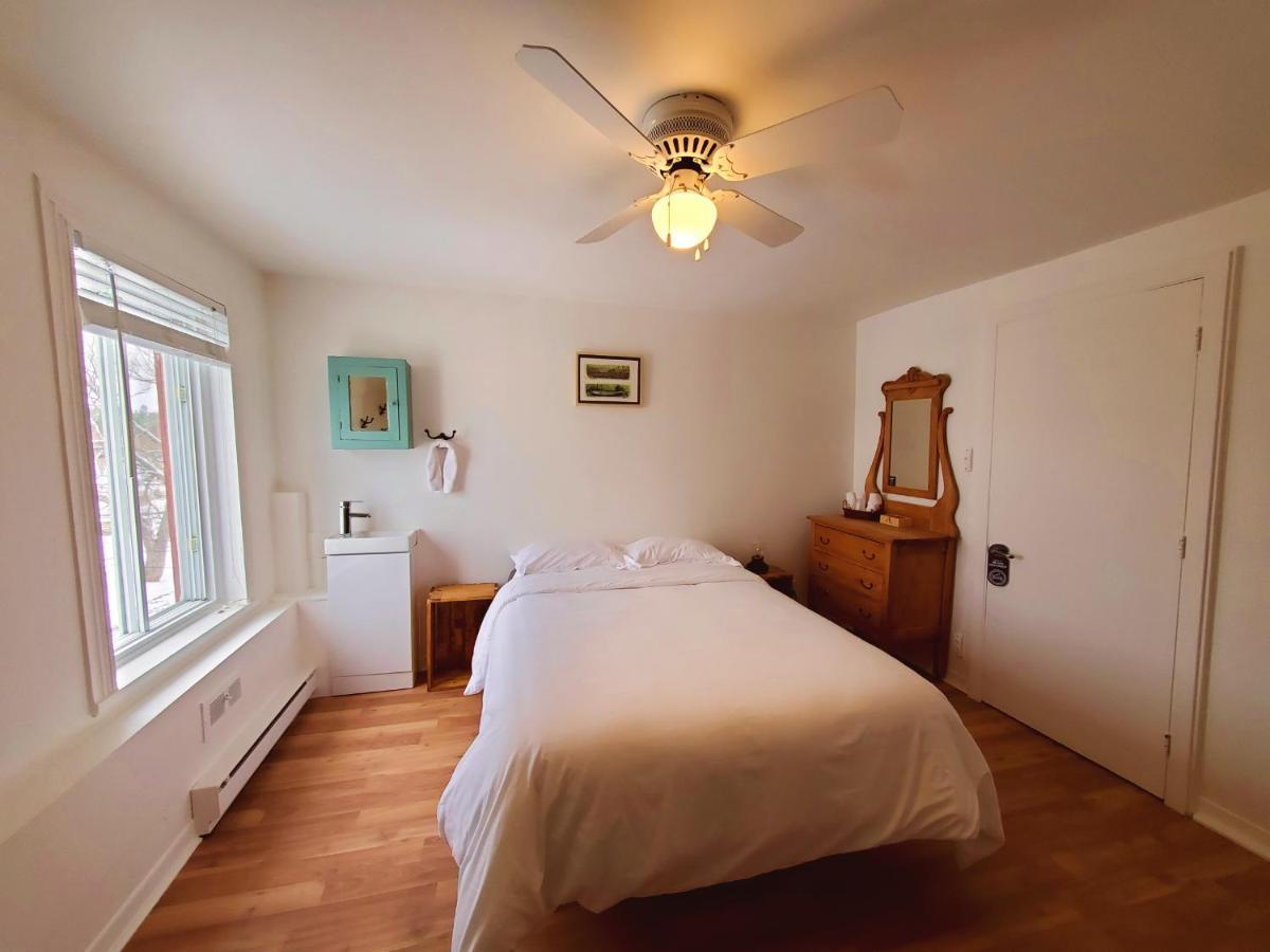 Auberge De La Rive De Charlevoix - Auberge De Jeunesse Familiale Pour Voyageurs De Tous Ages Saint-Joseph-de-la-Rive المظهر الخارجي الصورة