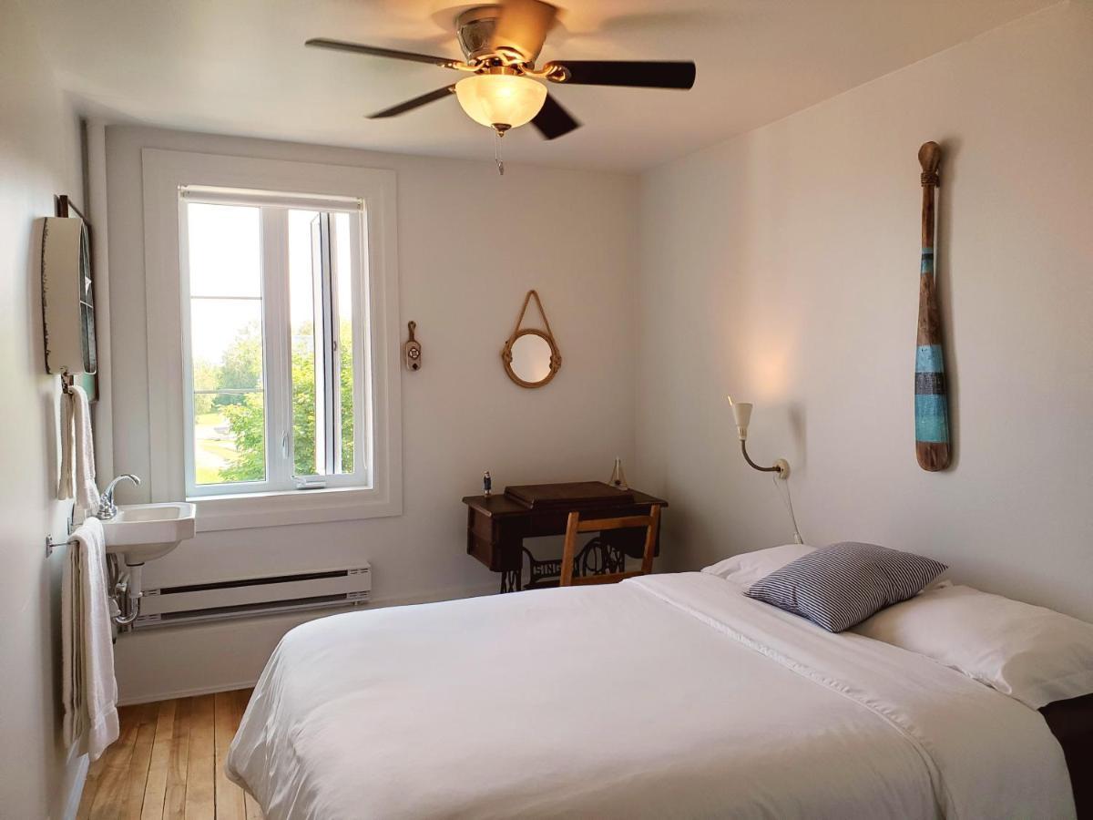 Auberge De La Rive De Charlevoix - Auberge De Jeunesse Familiale Pour Voyageurs De Tous Ages Saint-Joseph-de-la-Rive المظهر الخارجي الصورة